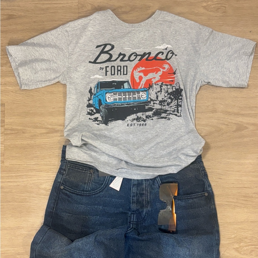Ford Bronco Graphic T-Shirt – Medium